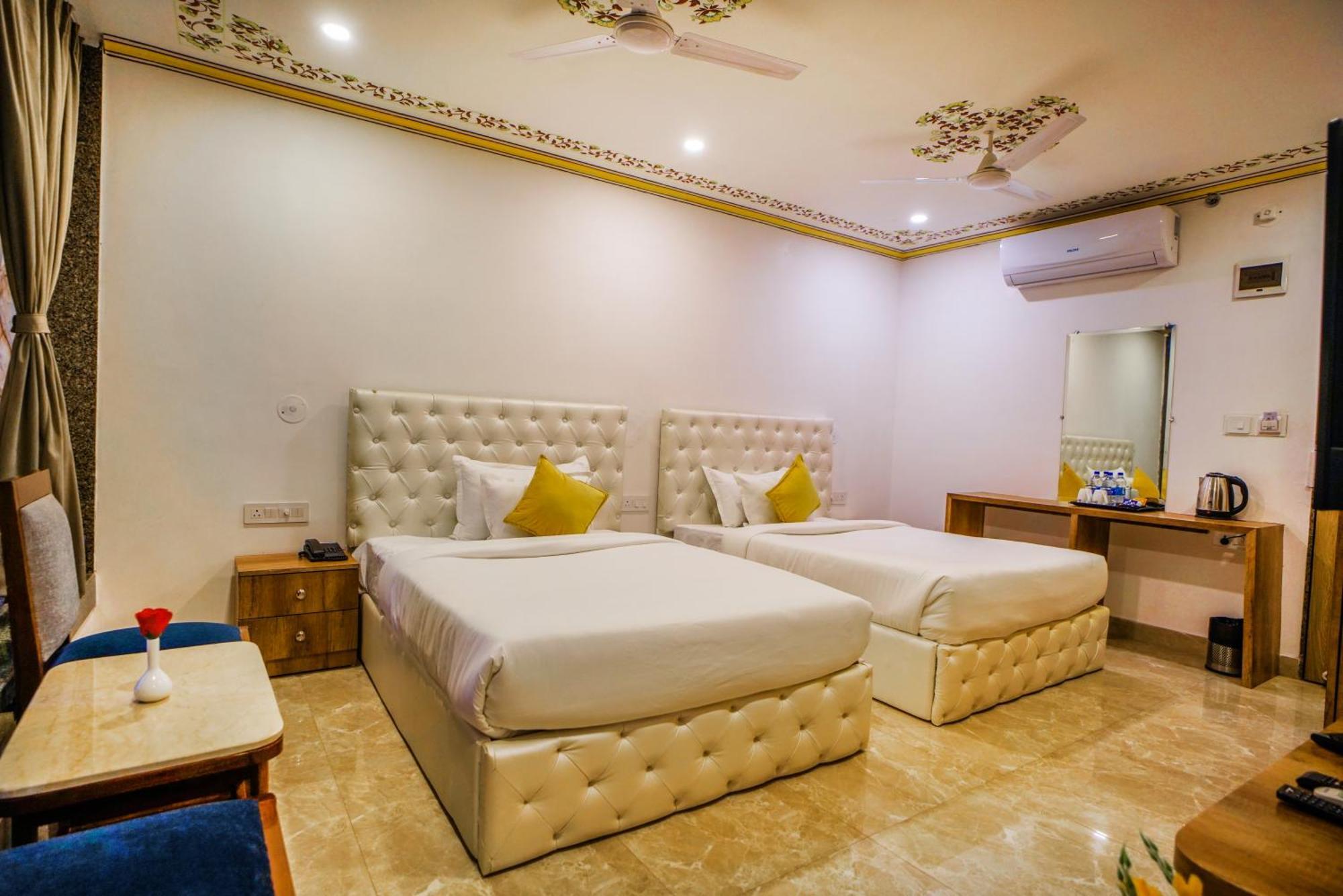 Pax Hotel Grand Blue 3 Min Walk From Udaipur City Railway Station Luaran gambar