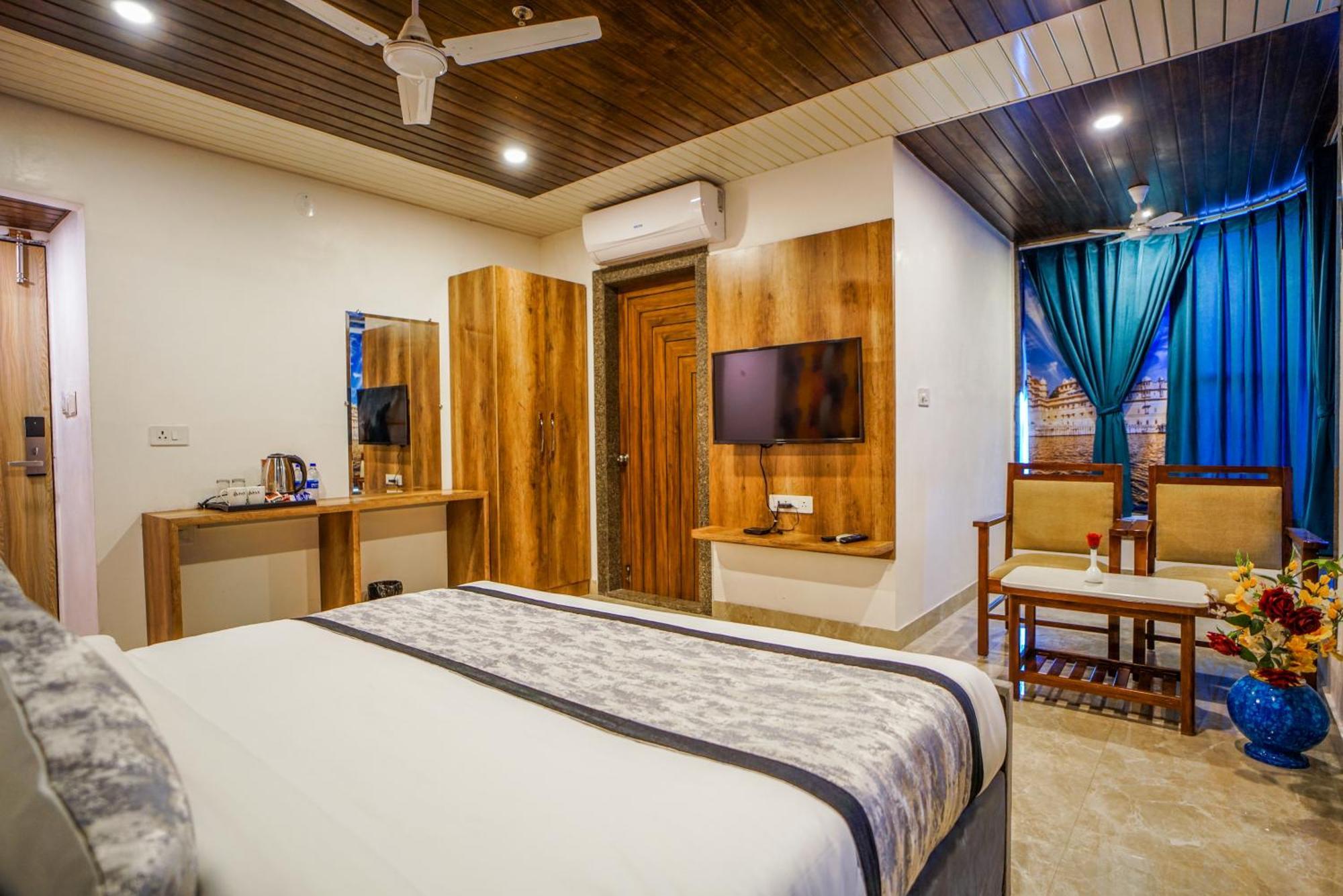 Pax Hotel Grand Blue 3 Min Walk From Udaipur City Railway Station Luaran gambar